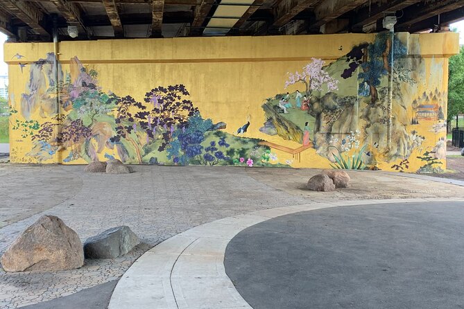 2-Hour Chicago's Chinatown History and Culture Tour - The Nine Dragon Wall and its Beijing connection