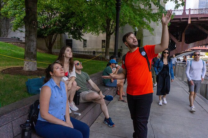 Architecture & History Guided Tour along the Chicago Riverwalk - The Jewelers Building and AMA Plaza