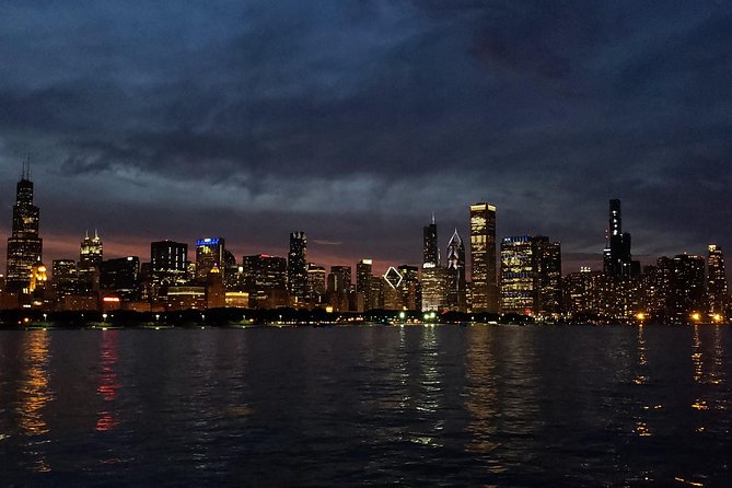 Big Bus Chicago: Hop-On Hop-Off Sightseeing Tour, 24/48/72hr Pass - Start at the Chicago Riverwalk, then follow the river