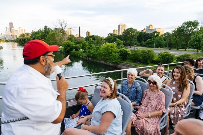 Big Bus Chicago: Sunset Tour by Open-Top Bus with Live Guide - The Museum Campus and the best photo pause