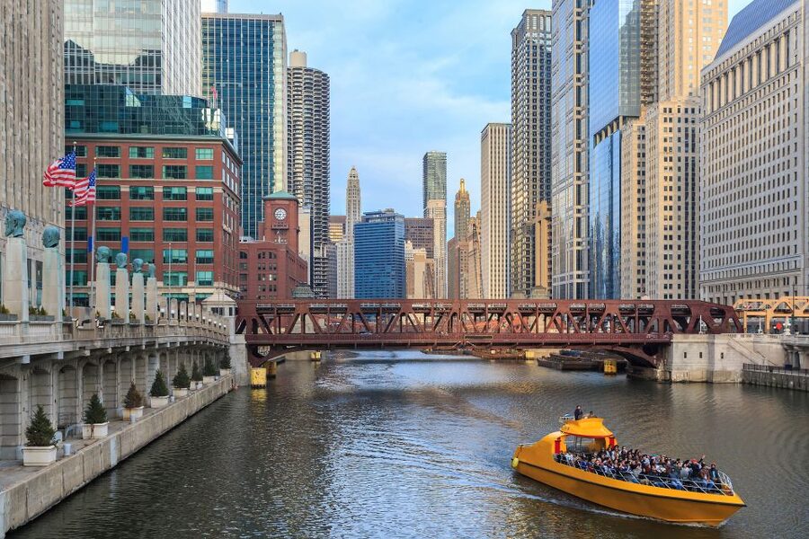 Chicago: 1-5 Day Attraction Pass with Shedd Aquarium - Science, art, and unusual indoor stops