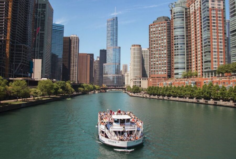 Chicago: 1.5-Hour Lake and River Architecture Cruise - Starting near the Wrigley Building and DuSable Bridge