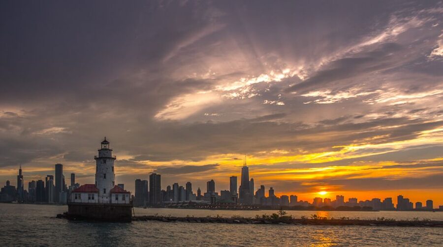 Chicago: 1.5-Hour Scenic Sunset Lake Cruise - Cruising the Chicago River before the lake