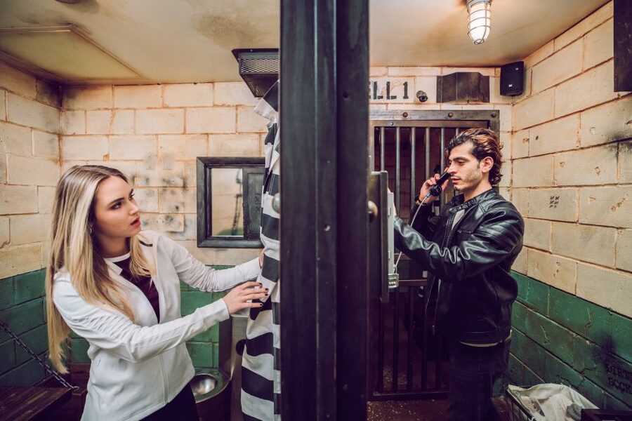 Chicago: 1-Hour Escape Room Adventure - Age rules and comfort inside the room