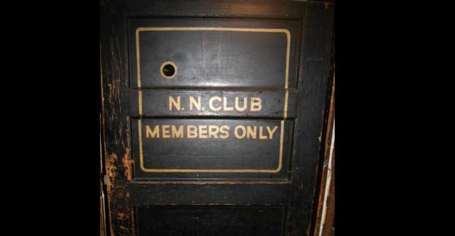 Chicago: 3-Hour Private Speakeasy Cocktail VIP Tour - Secret passages make the history feel real