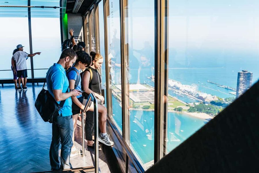 Chicago: 360 CHICAGO Observation Deck Ticket - How much time should you allow?