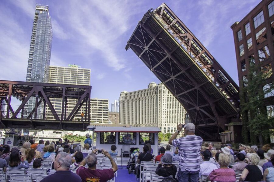Chicago: 45-Minute Family-Friendly Architecture River Cruise - From Lake Shore Drive to the South Branch
