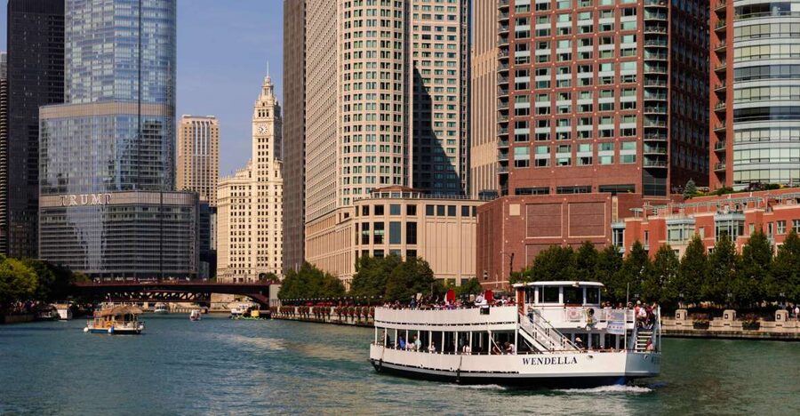 Chicago: 45-Minute Family-Friendly Architecture River Cruise - Boarding near the Wrigley Building