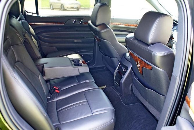 Chicago Airport Transfer to O'Hare & Midway - Luxury Sedan - A private ride from the Loop to O’Hare