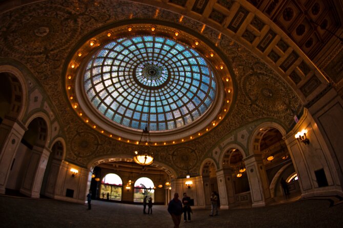 Chicago Architecture and True Crime Tour - The true crime material is part of the atmosphere