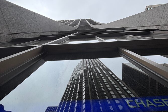 Chicago Architecture and True Crime Tour - Chase Tower and the final visual trick