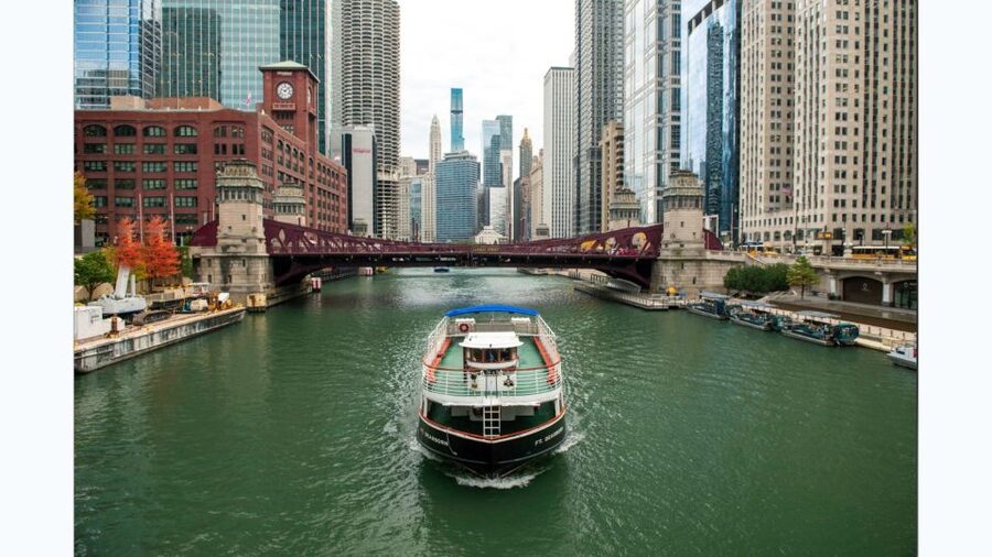 Chicago: Architecture Boat Tour with Drinks - Why a river cruise is Chicago’s best architecture classroom