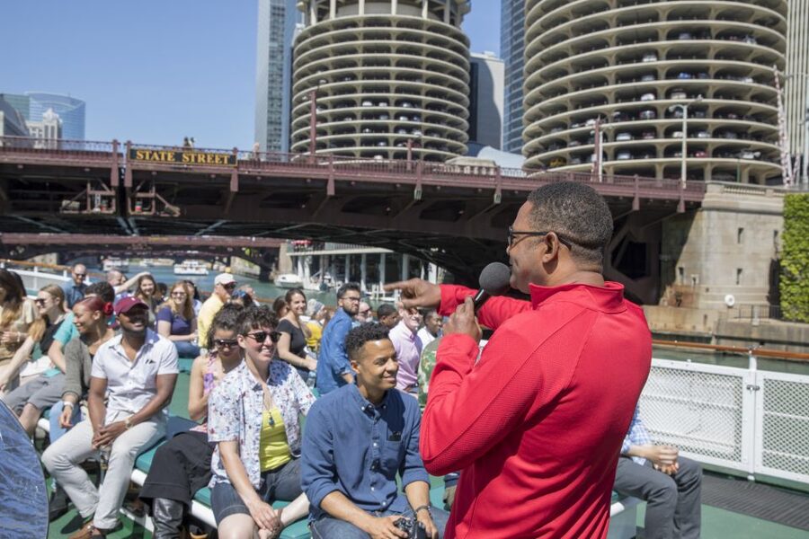 Chicago: Architecture Center Cruise on Chicago's First Lady - Boarding at Michigan Avenue and Wacker Drive