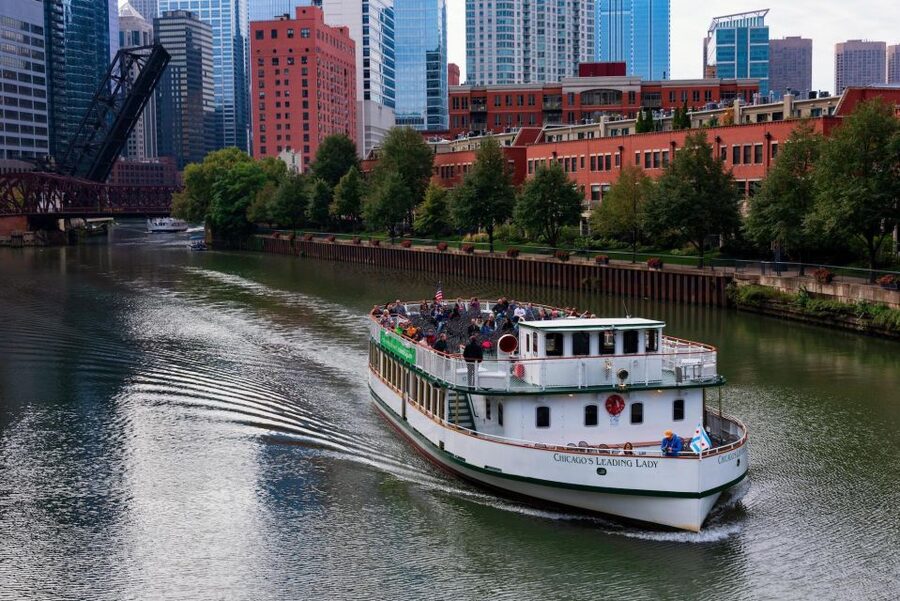Chicago: Architecture Center Cruise on Chicago's First Lady - The bridges are part of the show