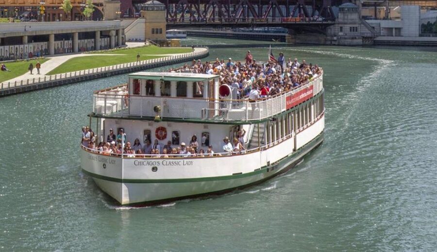 Chicago: Architecture Center Cruise on Chicago's First Lady - Open-air seating, indoor comfort, and onboard snacks