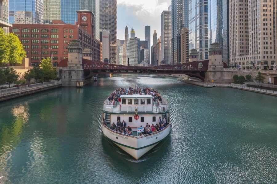Chicago: Architecture Center Cruise on Chicago's First Lady - A guide-led experience that feels personal