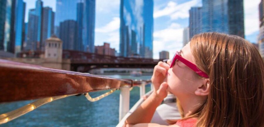 Chicago: Architecture Center Cruise on Chicago's First Lady - The central river canyon and Chicago’s visual lesson