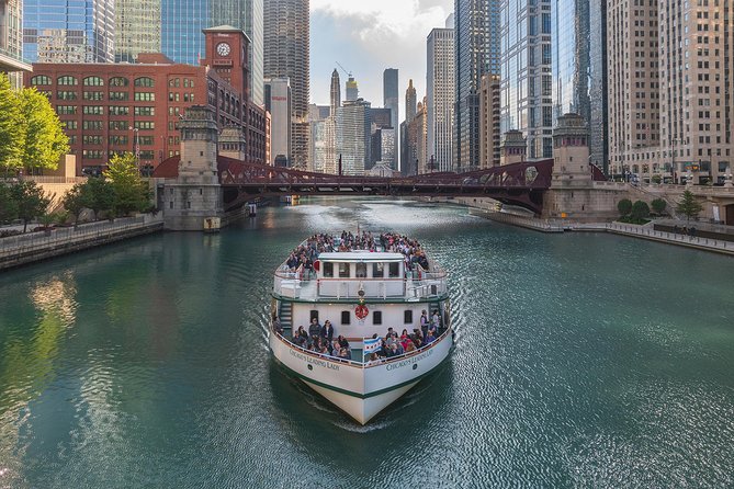 Chicago Architecture Center River Cruise aboard First Lady - Boarding at 112 East Wacker Drive