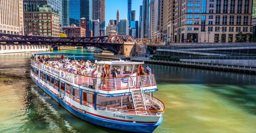 Chicago: Architecture River Cruise Skip-the-Ticket Line - Boarding with a skip-the-line ticket