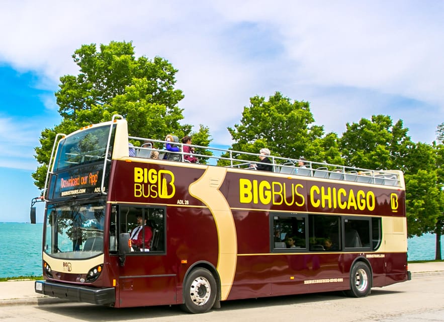 Chicago: Architecture River Tour and Hop-on Hop-off Bus Tour - Navy Pier and the lakefront side of the route