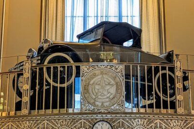 Chicago Architecture Walking Tour: Incredible Art Deco Interiors