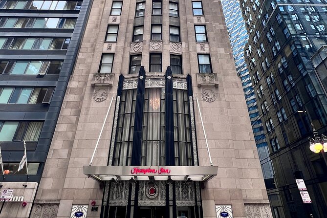 Chicago Art Deco Madness Walking Tour - What the small group changes