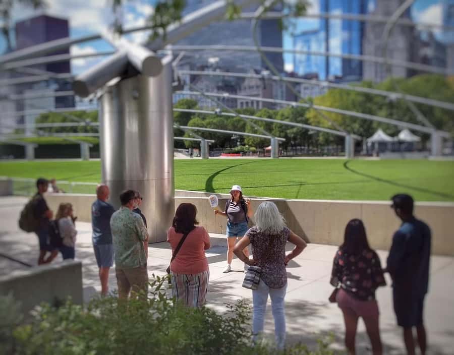 Chicago: Best of Attractions Walking Tour +Bike/Kayak Rental - What the Two-Hour Pace Feels Like