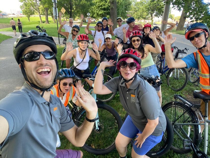 Chicago: Bikes, Bites, and Views Biking Tour - Adults - Brownie, beer, and the city’s food story