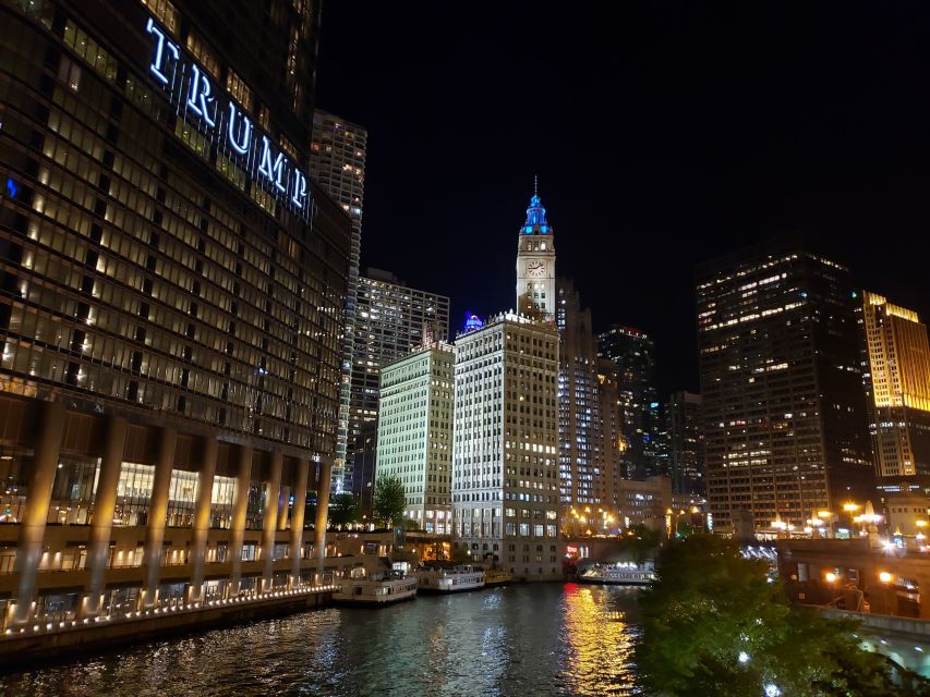 Chicago by Night River and Lake Cruise - The boat, seating, and weather