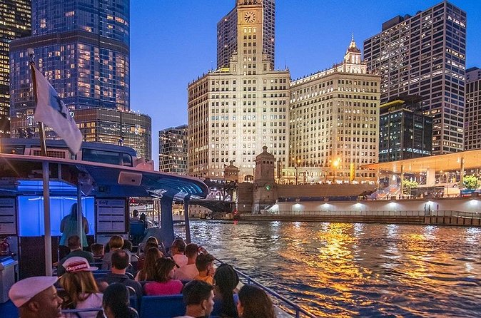 Chicago By Night River & Lake Cruise - Museum Campus, Buckingham Fountain, and the southward view