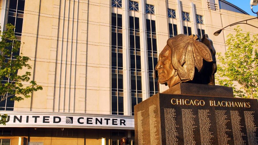 Chicago: Chicago Blackhawks NHL Game Ticket at United Center - Choosing between budget, regular, and premium seats