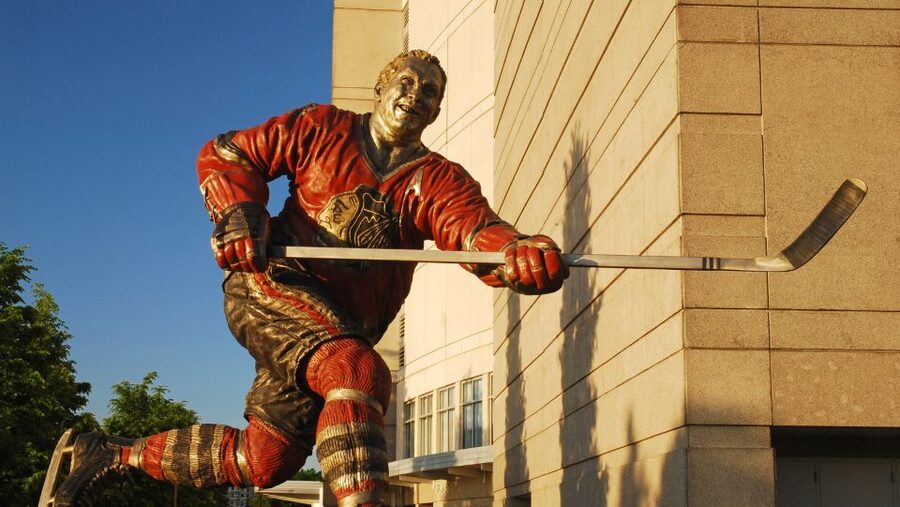 Chicago: Chicago Blackhawks NHL Game Ticket at United Center - Practical planning for your game day