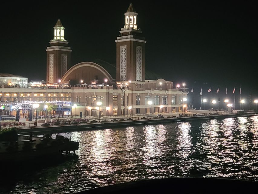 Chicago: Christmas Eve Lake Michigan Gourmet Dinner Cruise - DJ music, dancing, and the evening mood