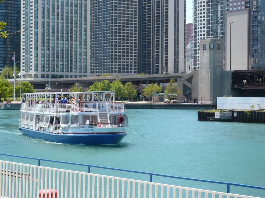 Chicago: City Minibus Tour with Optional Architecture Cruise - Buckingham Fountain and Grant Park’s open space
