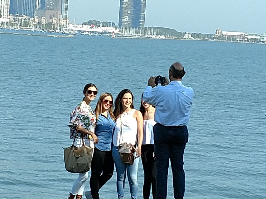 Chicago: City Minibus Tour with Optional Architecture Cruise - The Gold Coast and an unusual Chicago story