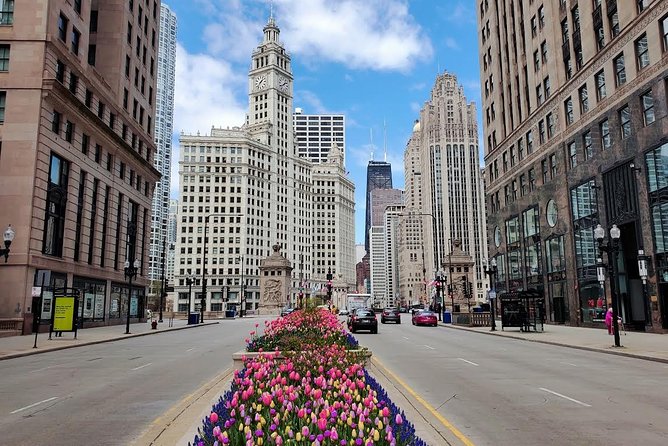 Chicago City Tour with Architecture River Cruise Option - The Chicago River stop before the cruise