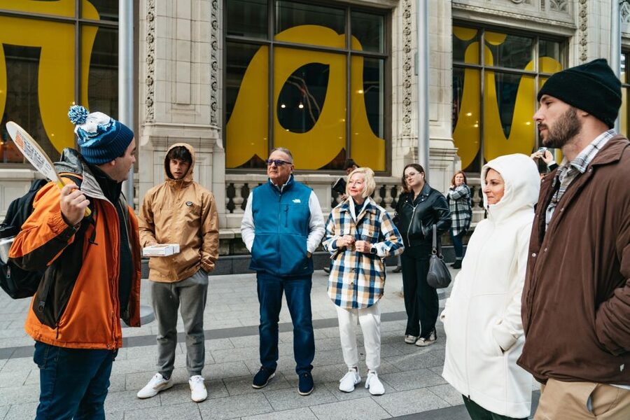 Chicago: Classic Food & Walking Tour with Free Bike or Kayak - Guides turn a food walk into a city lesson