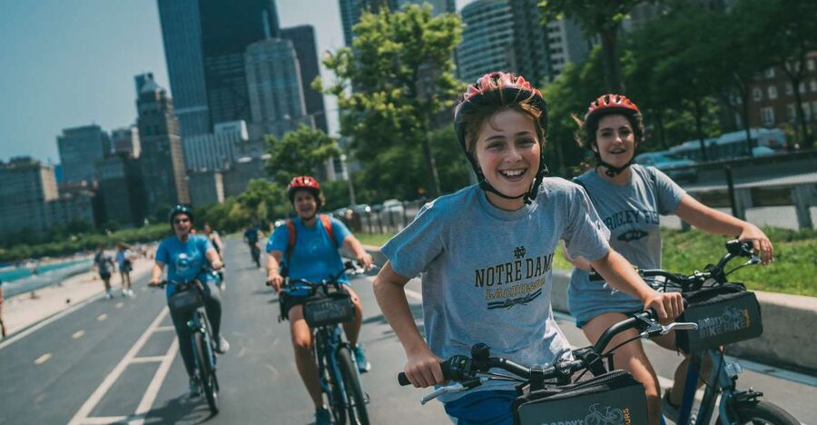 Chicago: Downtown Family Food Tour by Bike with Sightseeing - The Chicago hot dog and Italian beef