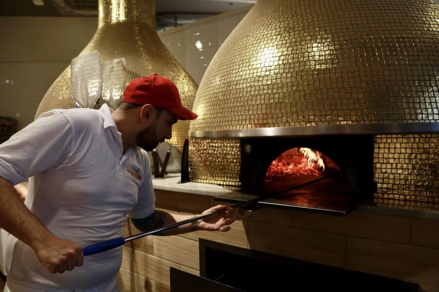 Chicago: Downtown Pizza Guided Walking Tour with Tastings - Starting downtown near Navy Pier and the Magnificent Mile