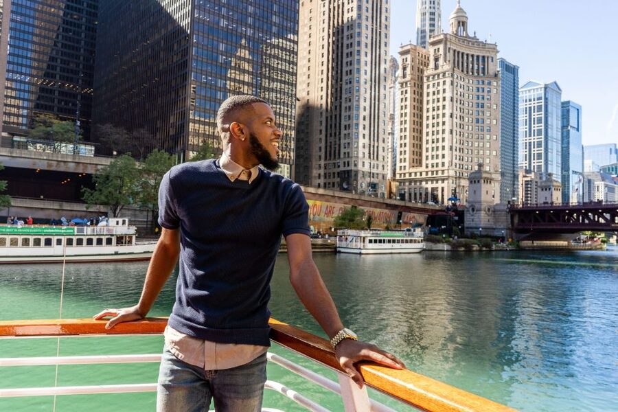 Chicago Explorer Pass: 2 to 7 Attractions including SkyDeck - The bus, bikes, and Navy Pier