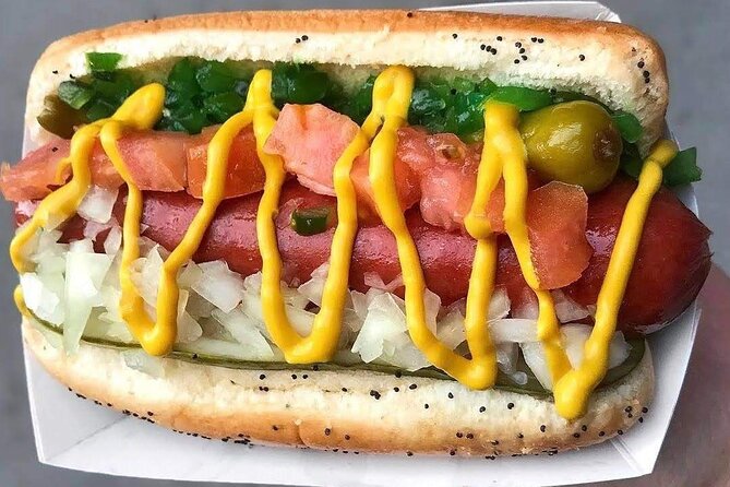Chicago Favorites Ultimate Food and Walking Tour - Chicago’s architecture comes between the bites