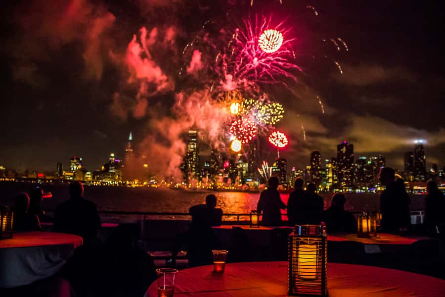 Chicago: Fireworks Cruise with Lake or River Viewing Options - Key points at a glance
