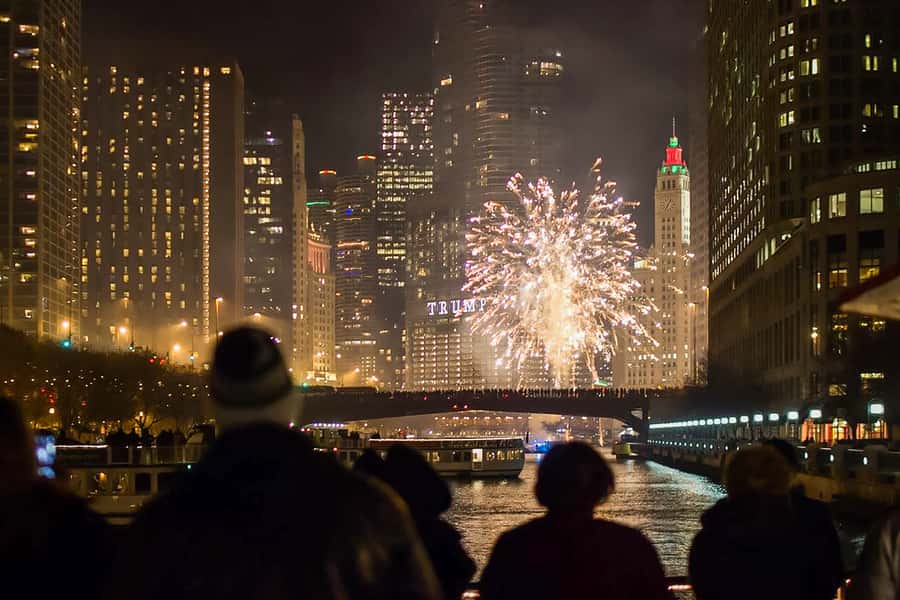 Chicago: Fireworks Cruise with Lake or River Viewing Options - Choosing the shorter river fireworks cruise