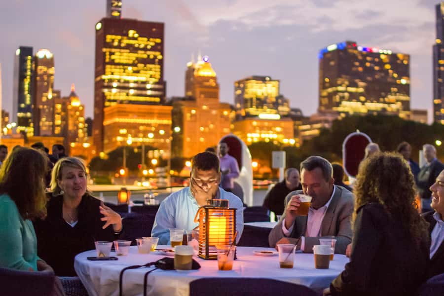 Chicago: Fireworks Cruise with Lake or River Viewing Options - The route up the Chicago River