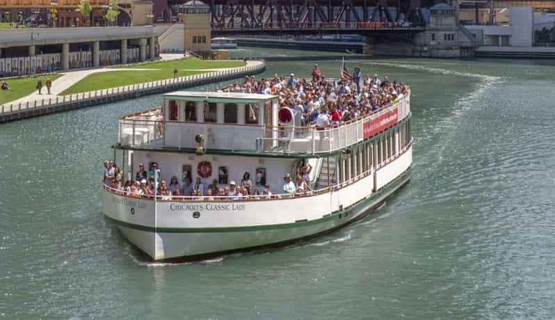 Chicago: First Lady River Cruise & Architecture Center Combo - The 90-minute route through Chicago’s building eras