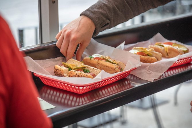 Chicago Food Tour: Taste the City’s Most Iconic Eats - The Loop turns the meal into a city lesson