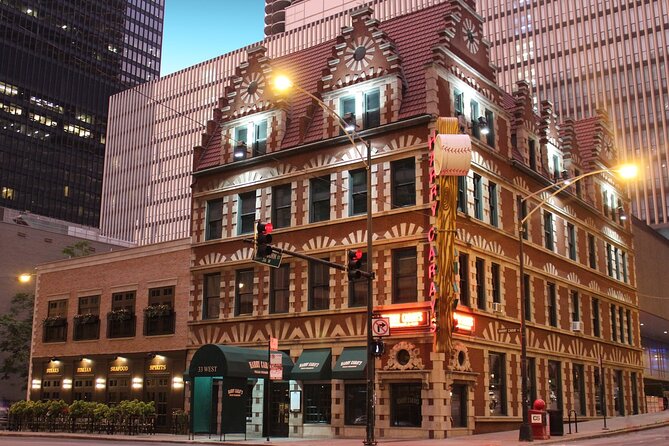 Chicago Gangster and Food Walking Tour - The Gold Coast hot dog stop