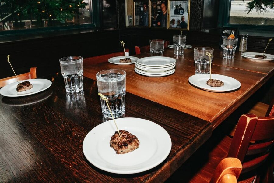 Chicago: Gangsters and Food Tasting Walking Tour - The first food stops: steak and Chicago pizza