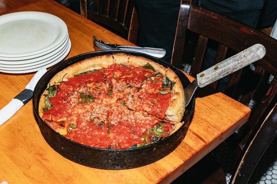 Chicago: Gangsters and Food Tasting Walking Tour - Going below street level into a Capone-era tunnel