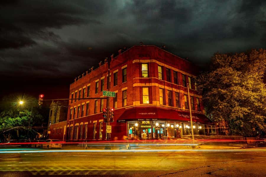 Chicago: Ghosts & Hauntings of the Windy City Walking Tour - Golden Dagger, Alphawood Foundation, and Red Lion Pub